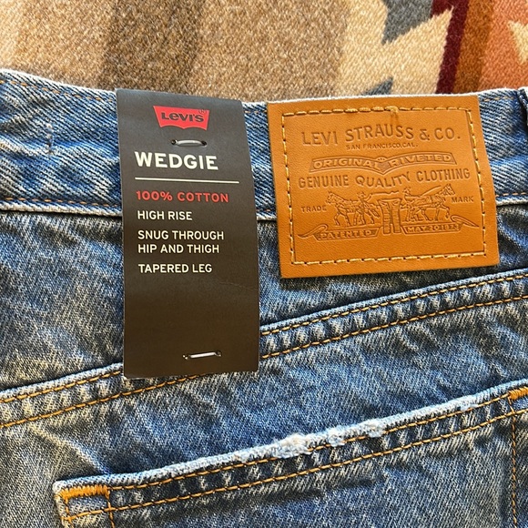 Levi’s premium wedgie fit jeans - Picture 14 of 16